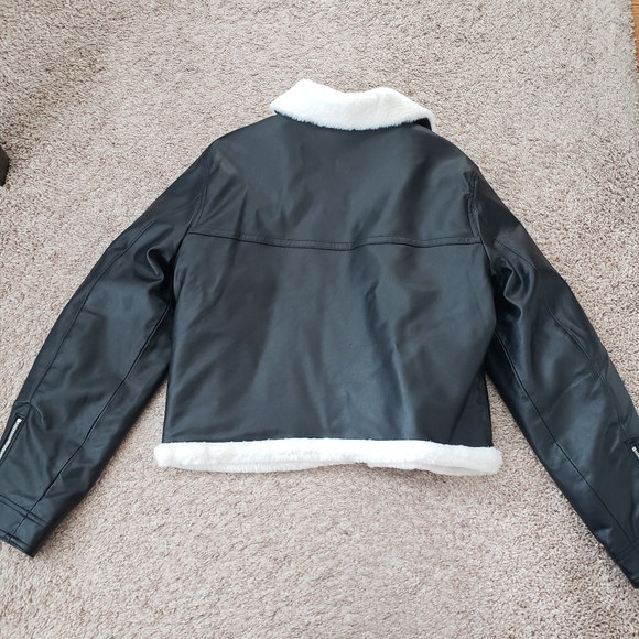 Hollister Faux Fur Jacket - Picture 6 of 8